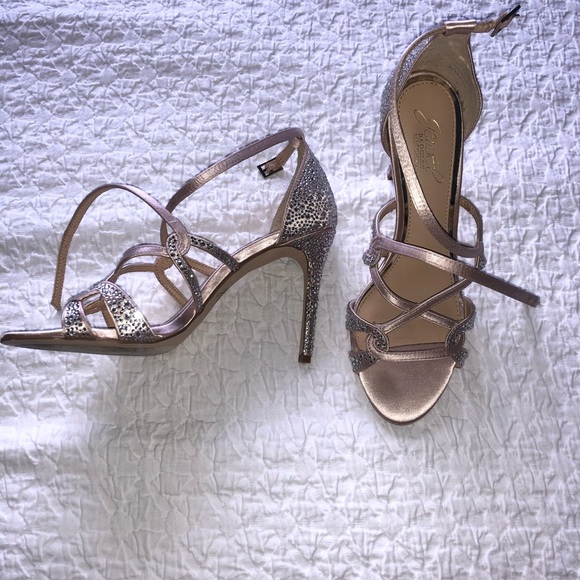 Women’s size 7 heels - Picture 3 of 3